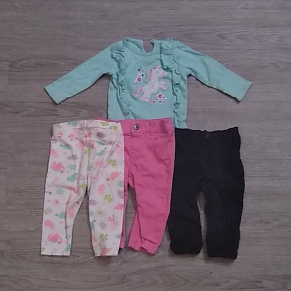 Lot of 4 matching clothes